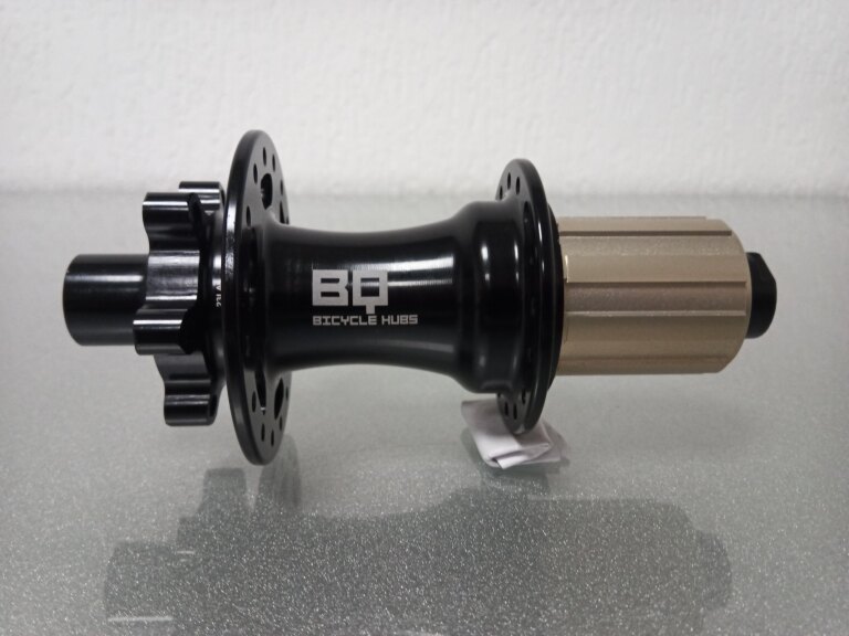 Achternaaf / 142 MM / Steekas Ø 12 MM / Disc (6 bout) / 32GTS / BQ / BQ-RH30013 / HG Body 36,85 MM / Zwart / Race