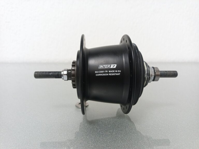 Hinterradnabe / 132 MM / Feste Welle 180 MM / Rollerbrake oder Felgenbremse / 36GTS / Shimano / Nexus Inter 7 SG-C3001-7R / 7S / Schwarz / City