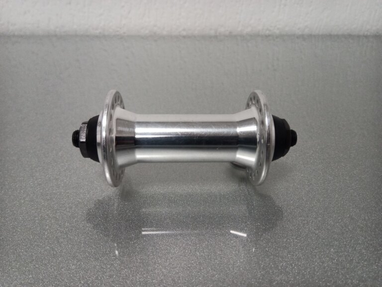 Front hub / 100 MM / Drop axle / Rim brake / 36GTS / Sunrace / UNI / Silver / Race