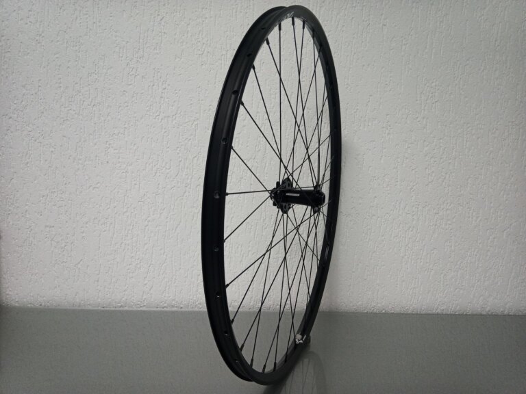 Front wheel / 622X22C / Rigida - Ryde / Yura 22mm / Black / Novatec / D791SB/A /  / 100 MM / Disc (6 bolts) / Gravel