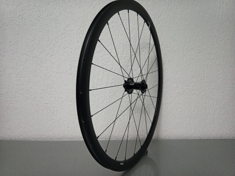 Voorwiel / 622X18C / Rigida - Ryde / DP18 Speed Disc / Zwart / Novatec / D791SB/A /  / 100 MM / Disc (6 bout) / Race