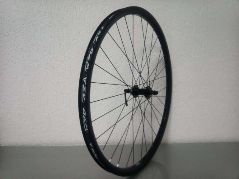 Roue avant / 622X25C / Rigida - Ryde / ZAC 25 / Noir / Shimano / HB-RM65 / / 100 MM / Disc (Centerlock) / VTT