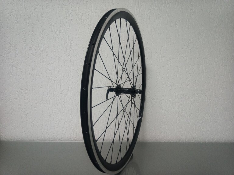 Roue avant / 622X18C / Rigida - Ryde / DP18 Speed ​​​​/ Noir / Shimano / HB-RS400 Tiagra / / 100 MM / Frein sur jante / Race