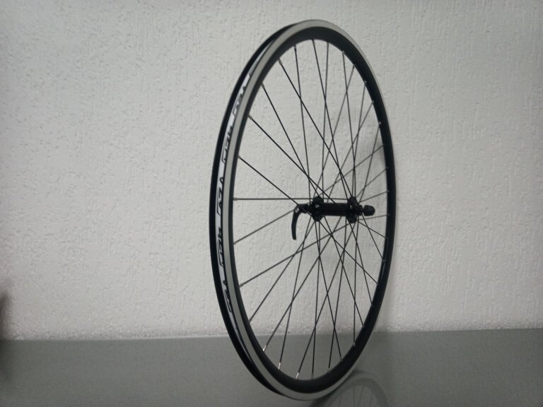 Roue avant / 622X16C / Rigida - Ryde / DP16 / Noir / Shimano / HB-RS400 Tiagra / / 100 MM / Frein sur jante / Race