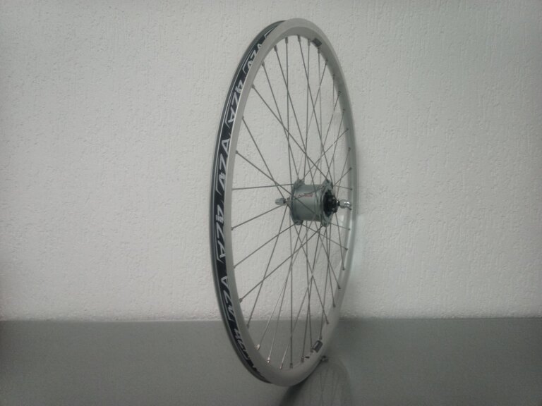 Roue avant / 622X19C / Rigida - Ryde / X-Plorer / Argent / Shimano / DH-C6000-3R-N 6V-3.0W Dynamo / / 100 MM / Frein à rouleaux / City