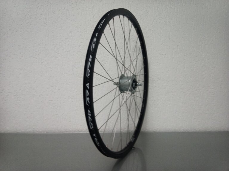 Roue avant / 622X19C / Rigida - Ryde / Andra 10 / Noir / Shimano / DH-C6000-3R-N 6V-3.0W Dynamo / / 100 MM / Frein à rouleaux / City