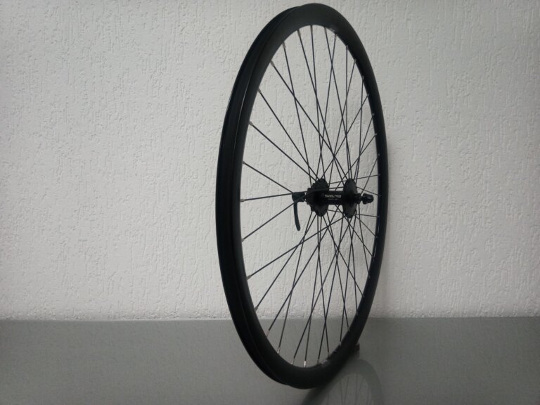 Roue avant / 622X19C / Rigida - Ryde / Dutch 19 / Noir / Shimano / HB-M475 Deore / / 100 MM / Disque (6 boulons) / Tour