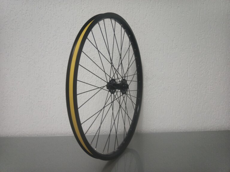 Roue avant / 584X25C / Rigida - Ryde / Andra 40 / Noir / BQ / BQ-FH30504 / / 100 MM / Disque (6 boulons) / E-Bike