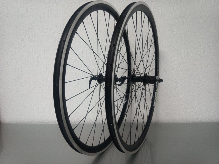 Wielset / 622X18C / Rigida - Ryde / DP18 Speed / Zwart / Shimano / FH-RS400 Tiagra / HG Body 36,85 MM / 130 MM / Velgrem / Race