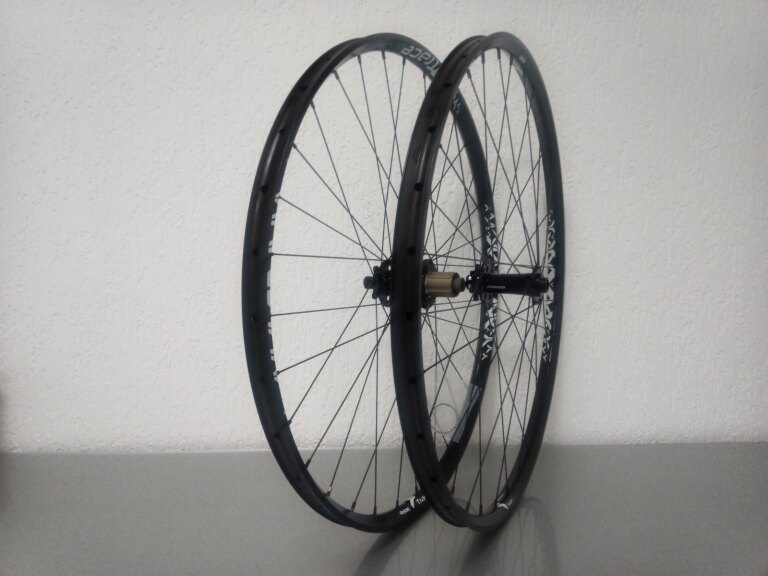 Wheelset / 622X25C / Rigida - Ryde / Trace 25mm / Black / Novatec / D462SB-A5A-B12 / HG Body 36,85 MM / 148 MM / Disc (6 bolts) / MTB