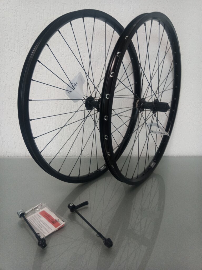 Laufradsatz / 584X25C / Rigida - Ryde / Big Bull / Schwarz / Shimano / FH-M6000 Deore & HB-RM65 / HG Body 35 MM  / 135 MM / Disc (Centerlock) / MTB