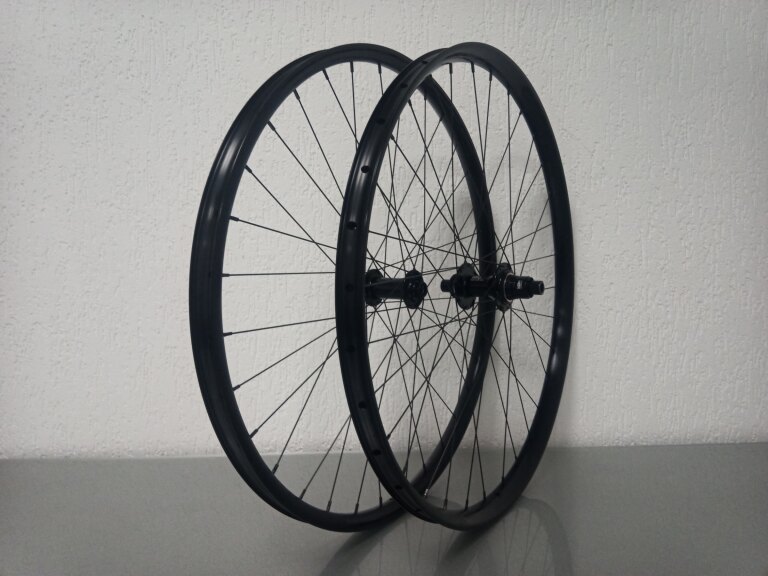 Wielset / 622X30C / Race Face / AR Offset 30 / Zwart / BQ / BQ-RH30019 / SRAM XD(R) 11S/12S / 148 MM / Disc (Centerlock) / MTB