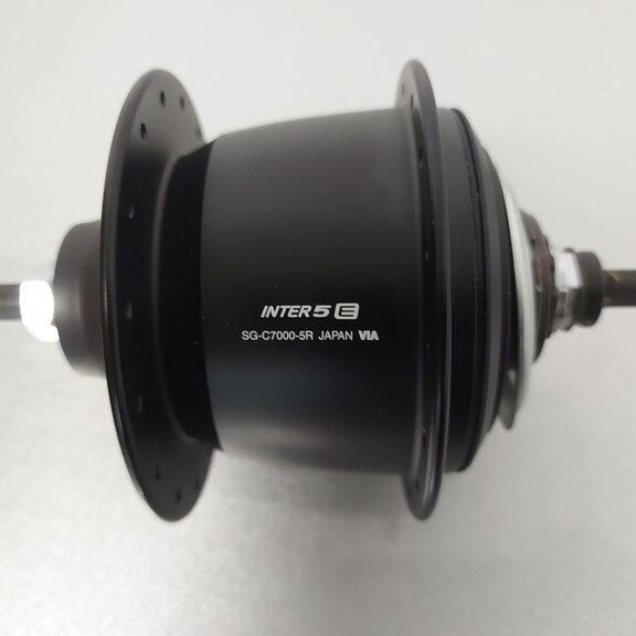 Moyeu arrière / 131 MM / Axe plein 203 MM / Frein à rouleaux + Frein sur jante /32GTS / Shimano / Nexus Inter 5 SG-C7000-5R / noir / City 