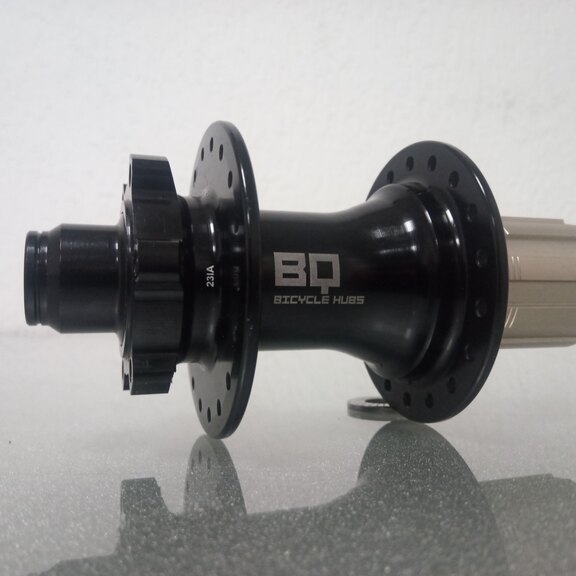 Achternaaf / 142 MM / Steekas Ø 12 MM / Disc (6 bout) / 36GTS / BQ / BQ-RH30004 / HG Body 36,85 MM / Zwart / MTB - Tour 