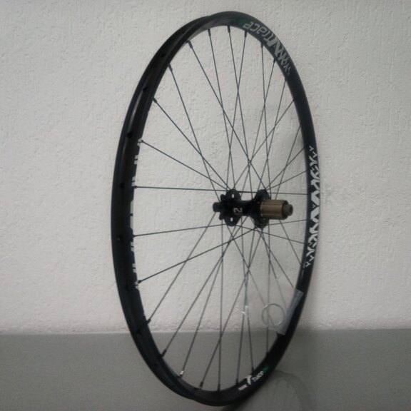 Roue arrière / 622X25C / Rigida - Ryde / Trace 25mm / Noir / Novatec / D462SB-A5A-B12 / HG Body 36,85 MM / 148 MM / Disque (6 boulons) / VTT 