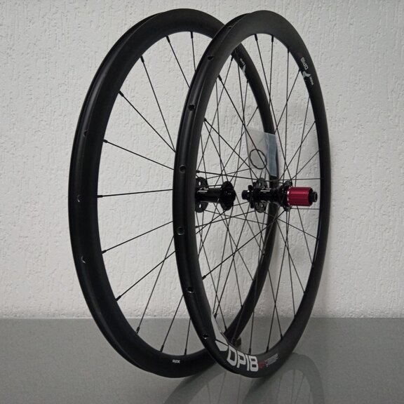 Paire de roues / 622X18C / Rigida - Ryde / DP18 Speed ​​​​Disc / Noir / Novatec / D792SB/A-AA-11S / HG Body 36,85 MM / 142 MM / Disc (6 boulons) / Race 